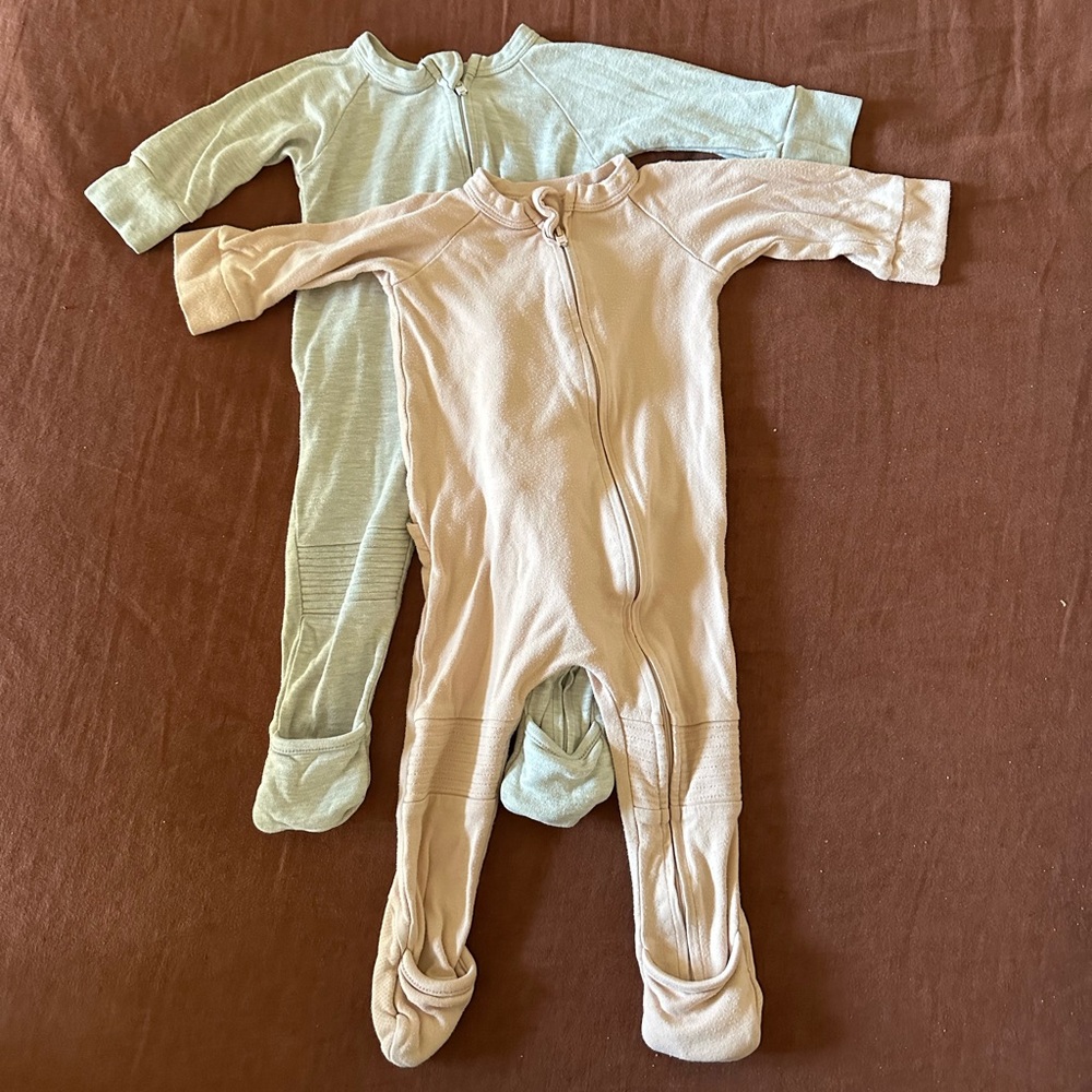 Lot of two Goumi pajamas footies.
